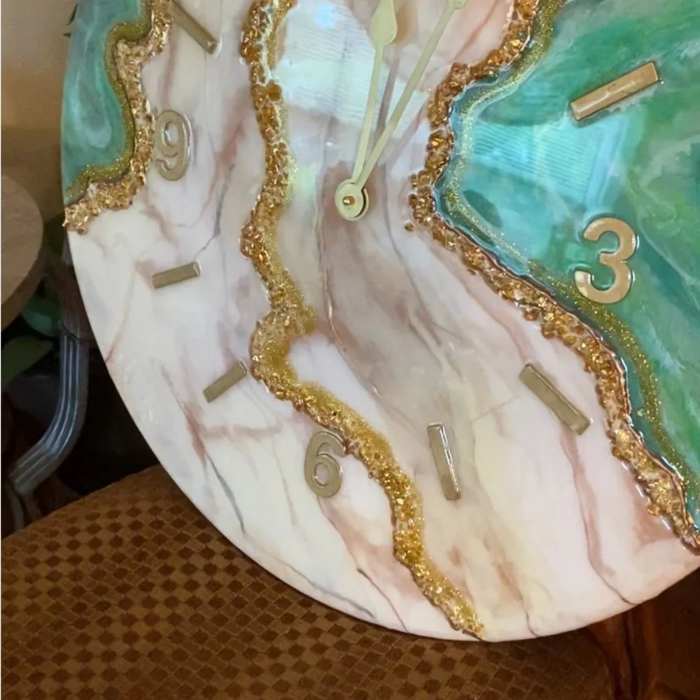 Elegant Marble and Gold Wall Clock - Green and Gold -brand new